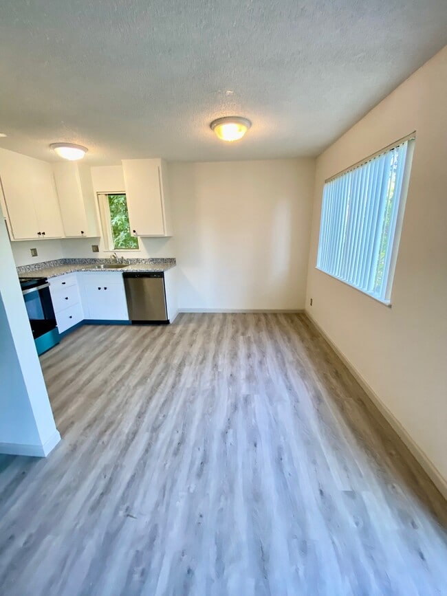 Photo - 635 El Dorado Ave