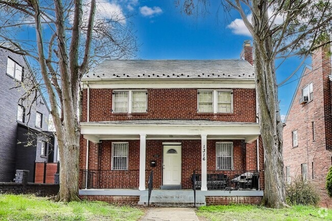 Building Photo - Van Buren St NW Unit 2- Basement Rental