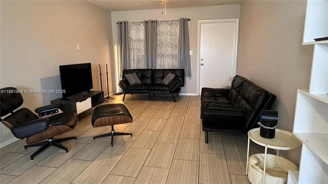 Building Photo - 941 Crystal Lake Dr Unit 208 Rental
