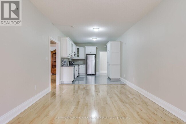 Photo - 13086 Keele St
