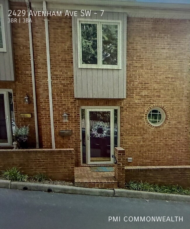 Building Photo - 2429 Avenham Ave SW Unit 7