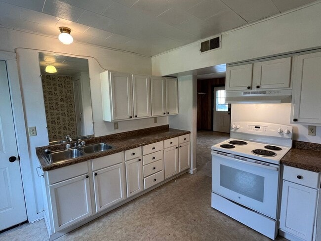 Photo - 310 W Arnold St Apartment Unit Lower