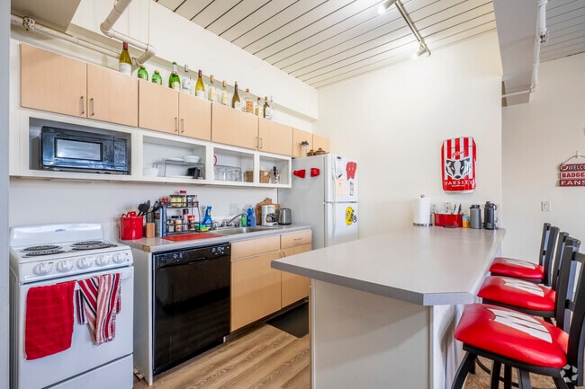 3BR, 1BA - 903SF - Kitchen