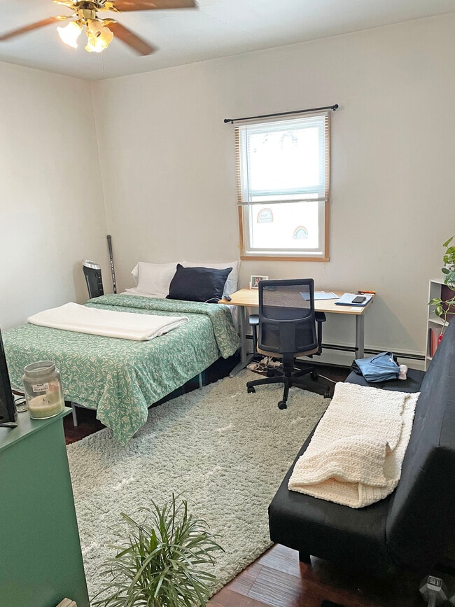 Building Photo - 15 Ashford St Unit 1