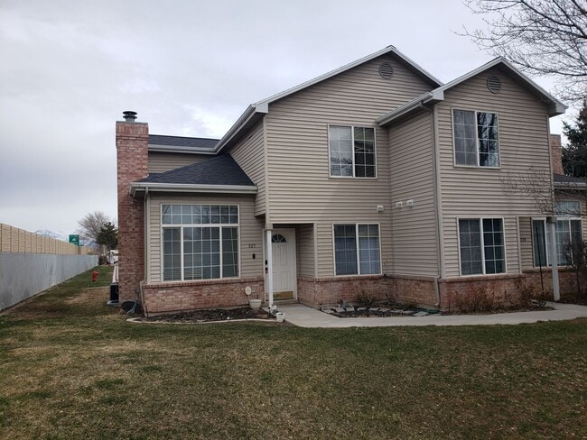 Building Photo - Quiet Gem of a Townhome in Payson!