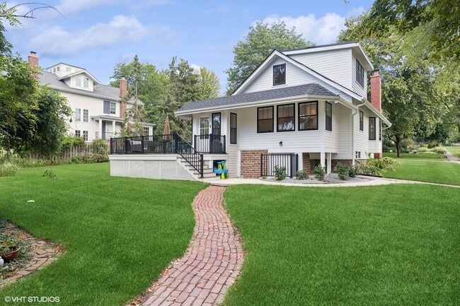 Photo - 146 E Maple St