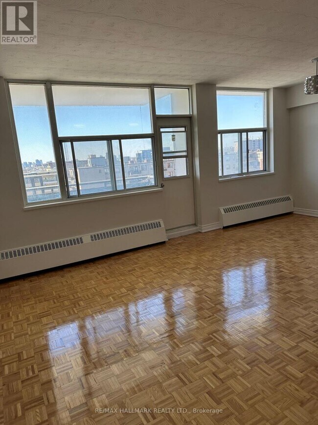 Photo - 2245 Eglinton Ave E Unité 1009