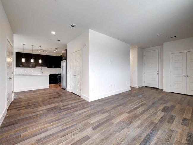 Photo - 1615 E 7th St Unit 401