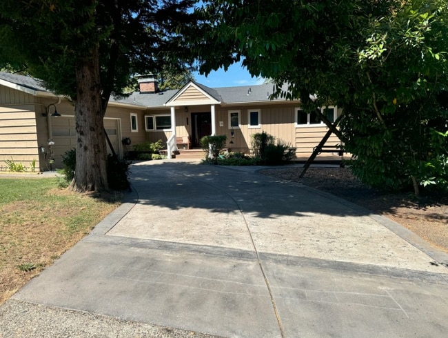 Building Photo - 1775 Kilkenny Rd