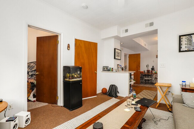 Photo - 745 N Throop St