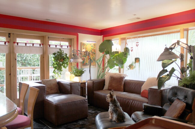 Zona de estar - 1200 N Avenue 54