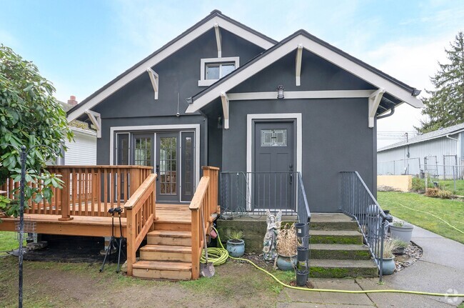 Building Photo - Convenience Meets Charm in this 3 Bedroom ... Rental