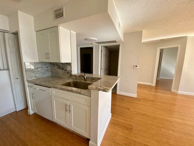 Photo - 2871 N Oakland Forest Dr