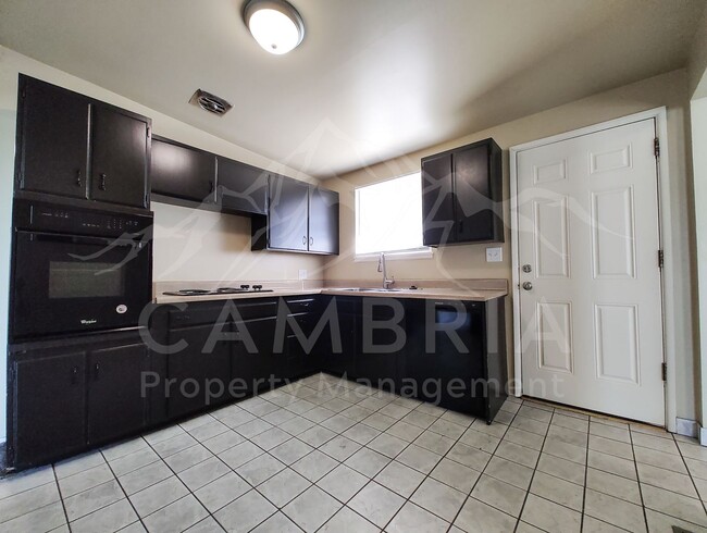 1637 Paradise Ln
