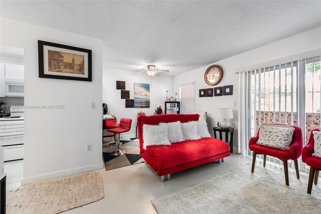 Photo - 755 SW 6th St Unidad 5 Rental