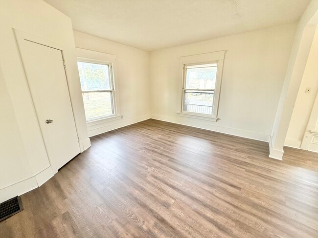 Photo - 1507 Garfield Ave SW