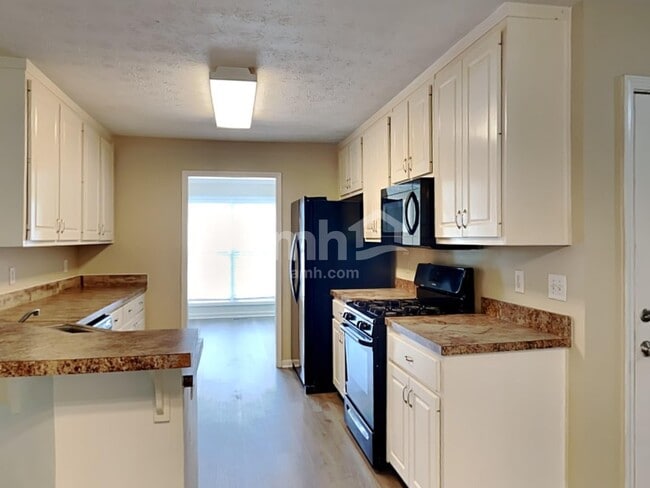 Photo - 881 Simon Park Cir