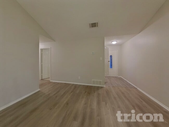 Photo - 521 Clover Dr