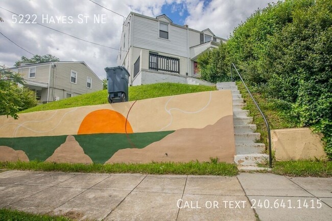 5222 Hayes St NE