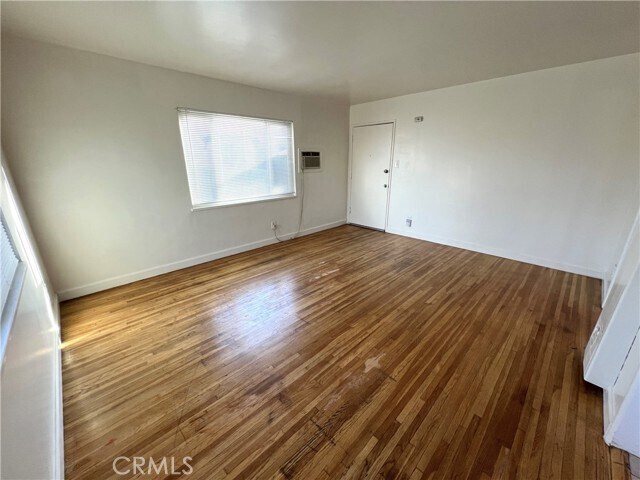 Photo - 6345 Templeton St