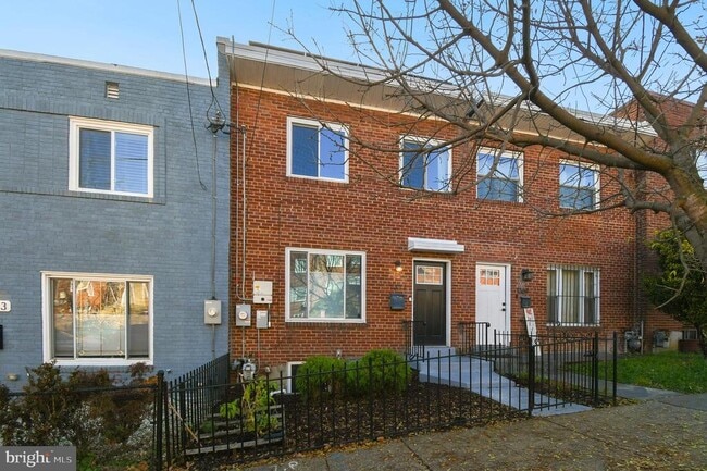 Building Photo - 1371 Adams St NE