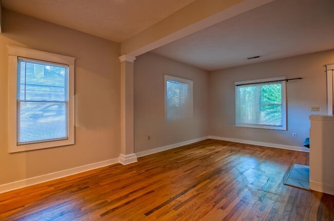 Photo - 925 Greenwood Ave NE