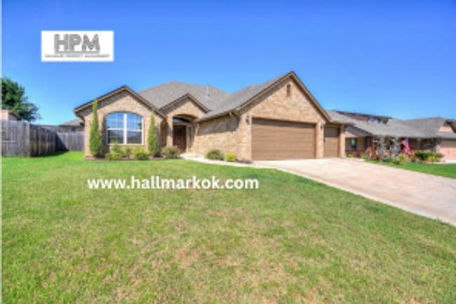 Building Photo - 1713 Pinewood Dr