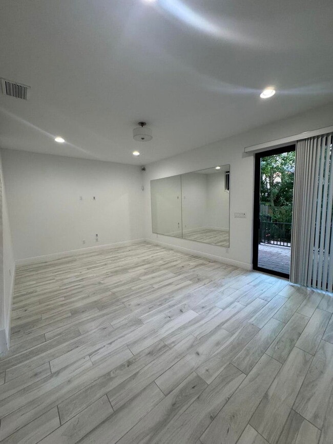 Photo - 615 Windward Cir