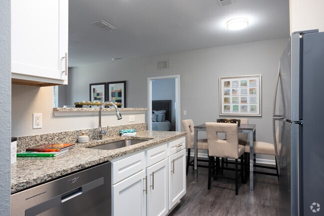2BR, 2BA - 1104SF