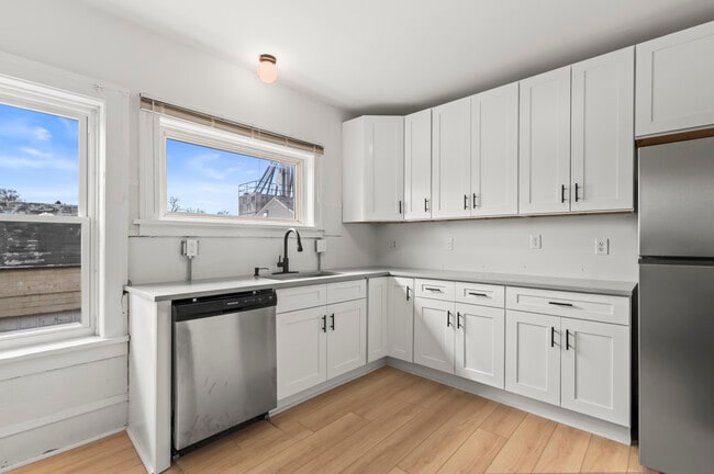 Photo - W180S7705 Pioneer Dr Unit 3