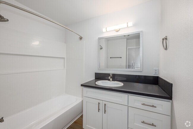 2BR, 2BA - 950SF - Second Bathroom