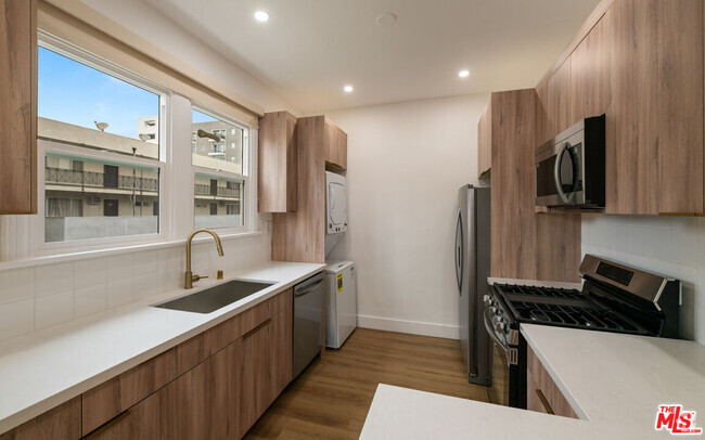 Building Photo - 5727 Carlton Way Unit 1/2 Rental
