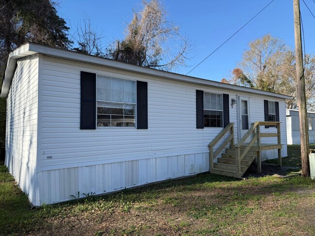 Building Photo - 3 Bedroom 2 bath mobile home