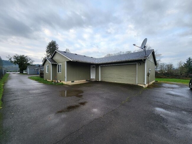 Building Photo - 3 Bdrm/2 Bath Single Level