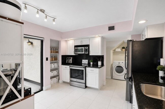 Building Photo - 7758 La Mirada Dr