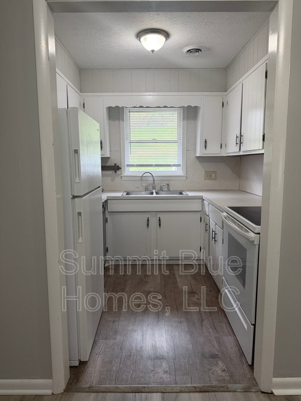 Building Photo - 3955 Kent St Unit 19