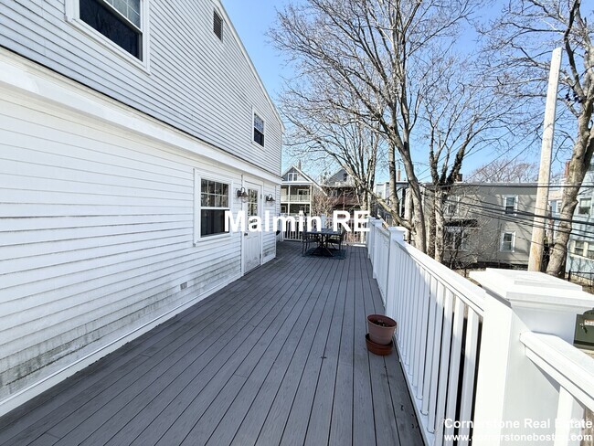 Building Photo - 920 E 4th St Unit 1 Rental