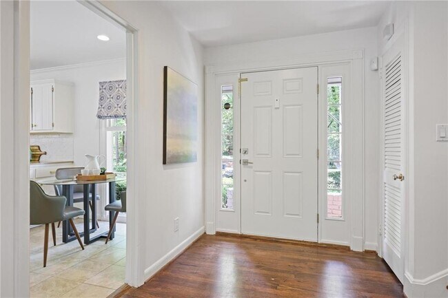 Photo - 2800 Mornington Dr NW