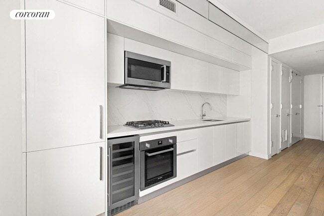 Photo - 505 W 43rd St