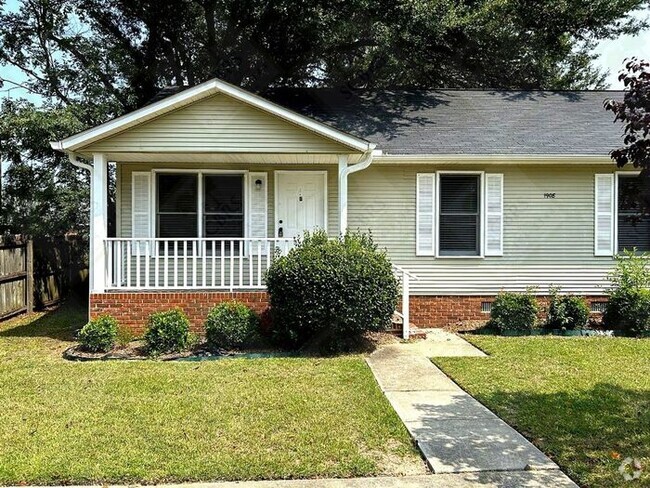 Building Photo - Cozy 2-Bedroom Duplex with Wood Floors & S... Rental