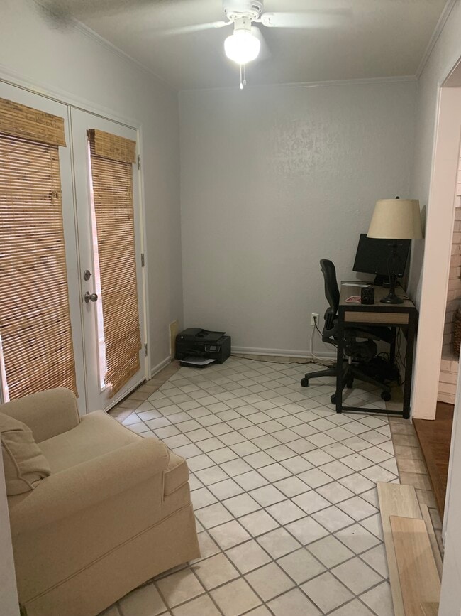 Photo - 990 Camden Dr