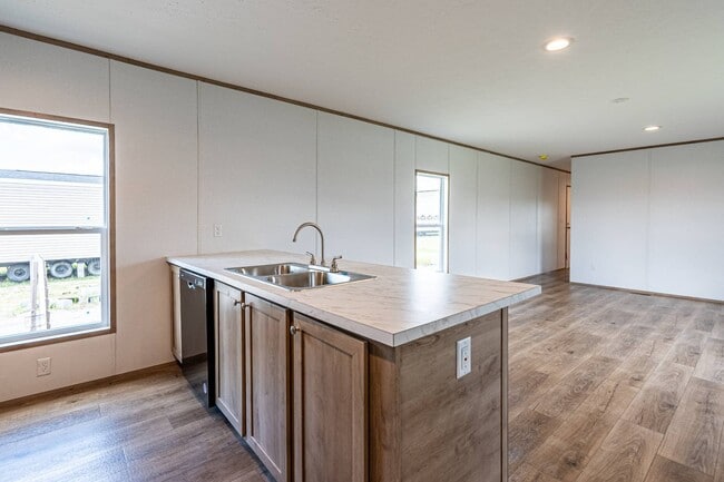 Photo - 5649 Hwy 712