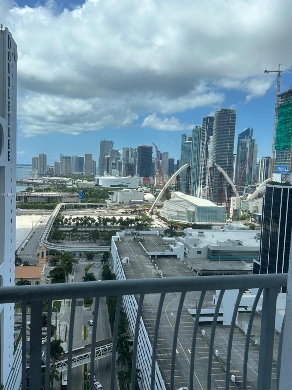 Photo - 1750 N Bayshore Dr Unidad 2906