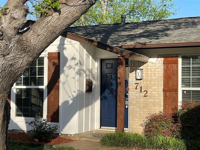 Photo - 712 SW Sunnybrook Dr