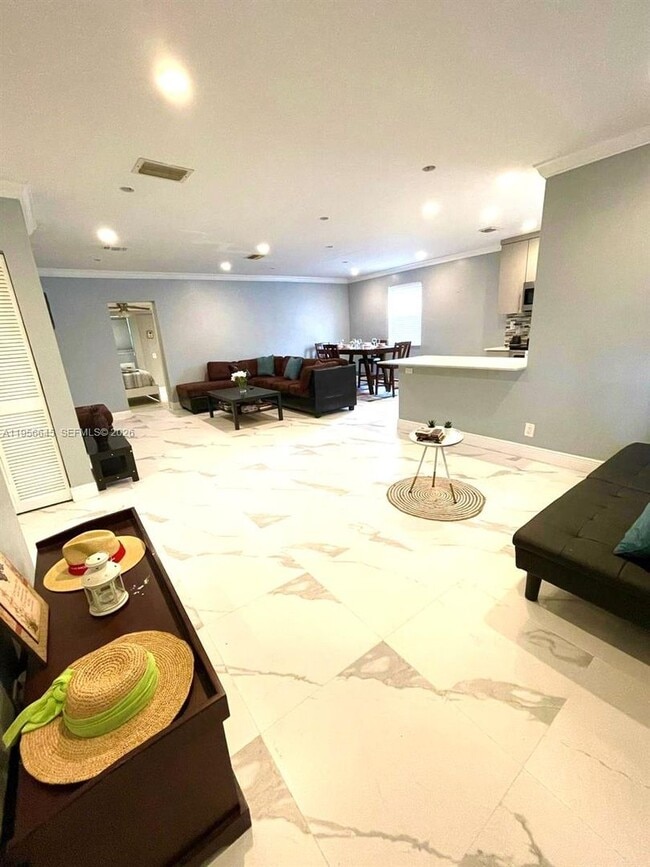 Photo - 223 SW 10th St