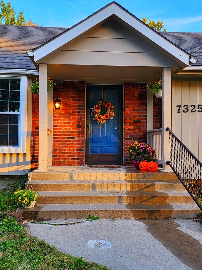 Building Photo - 7325 N Brooklyn Ave