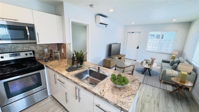 Photo - 718 SE 13th St Unit 3