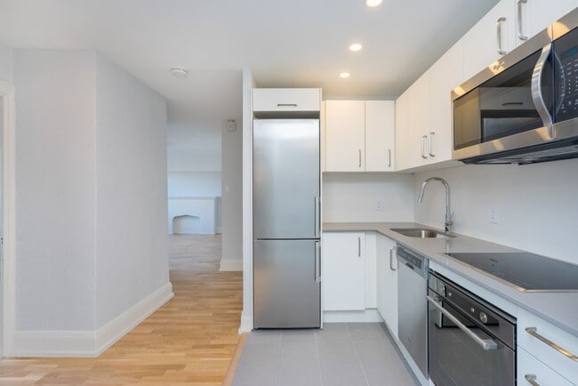 Photo - 110 Oriole Pkwy Unit 201