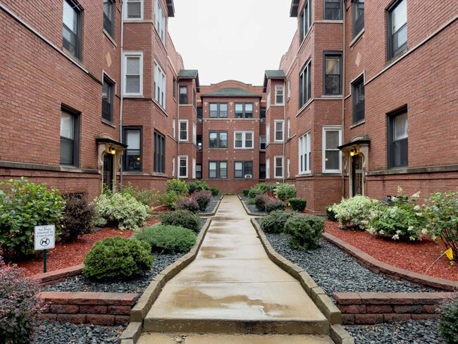 Building Photo - 4430 N Wolcott Ave Rental