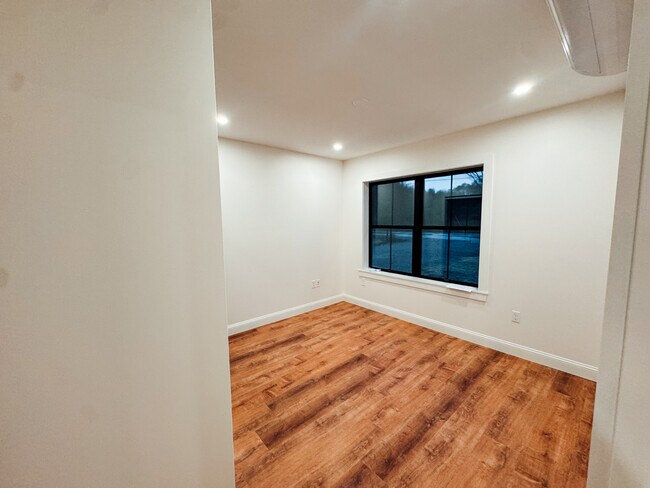 Photo - 99 King Rd Unit 99  1